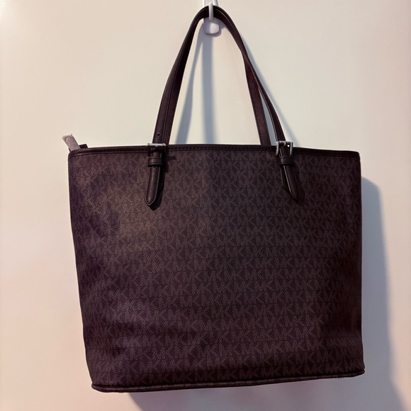 NWOT Michael Kors Jet Set Black Gray Monogram Medium Snap Front Pocket Tote - Picture 3 of 16